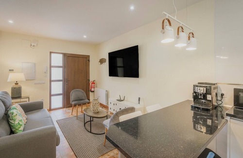 Villanueva de Avila House | El Encanto del Alberche 'Casa 5' with Mountain View, Shared Pool and Wi-Fi