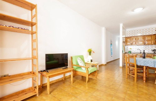 Puerto Naos Apartment | El Faro Apartment. Spacious, bright apartment in a quiet building