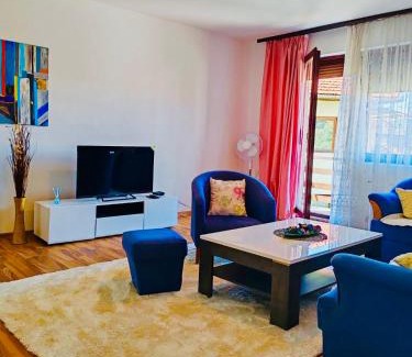 Novo Sarajevo Apartment | El&Ma Apartment - 3 bedroom apartment with balcony close to Sarajevo City Center, Sunnyland - free parking