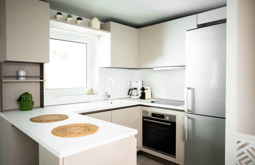 Saronida House | El Mar Pool Maisonette with 3 BDR, 7 min from beach