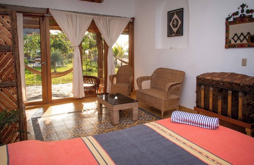 Troncones House | El MURO MAJAHUA RETREAT CENTER