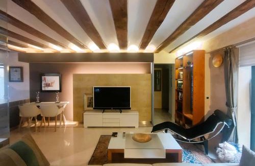 Zaragoza Old Town Apartment | El Palacio de Argensola by Alogest