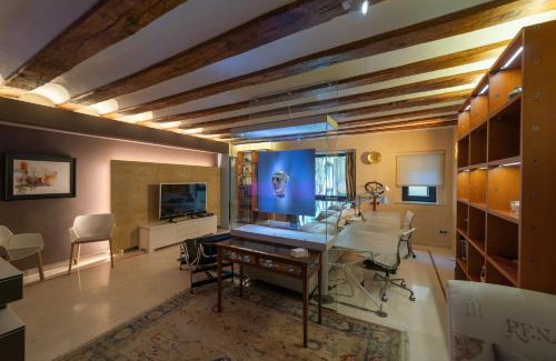 Zaragoza Old Town Apartment | El Palacio de Argensola by Alogest