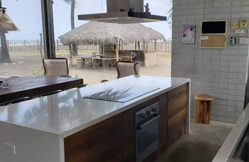 Cojimies House | El Paraíso Cojímies - Casa con piscina frente a playa privada