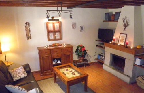 Casas del Abad Apartment | El Roble. Azagalla Rural