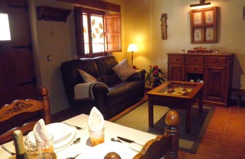 Casas del Abad Apartment | El Roble. Azagalla Rural