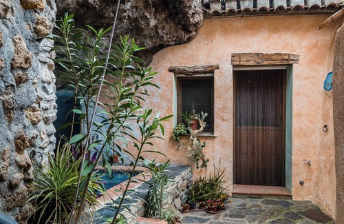 Guajar Faraguit House | El Sol: Holiday home with cave pool! Enjoy mountains, beach and Granada/Malaga