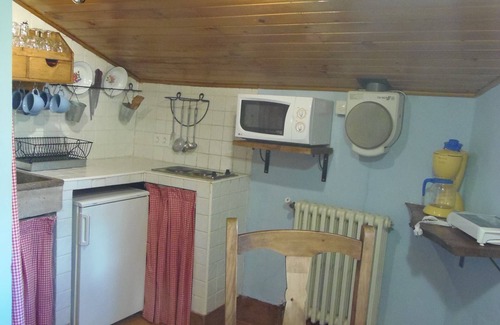 Castrejon de la Pena Cottage | El Uncar - El Colono (4 people) Animals are allowed