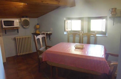 Castrejon de la Pena Cottage | El Uncar - El Colono (4 people) Animals are allowed