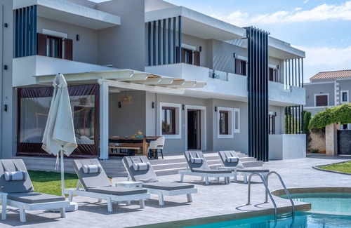 Dafni Villa | Elaida Villa, Spacious, ideal for big groups, 50m2 pool, Shops walking distance