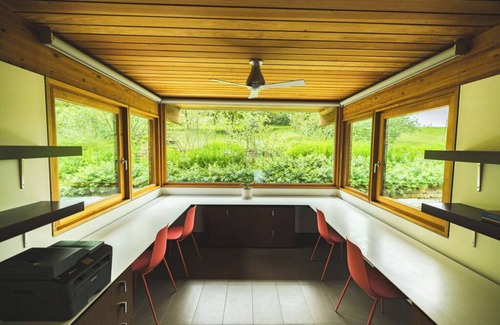 Spring Green House | Elderflower Retreat: a modern ranch overlooking the valley with view of Taliesin