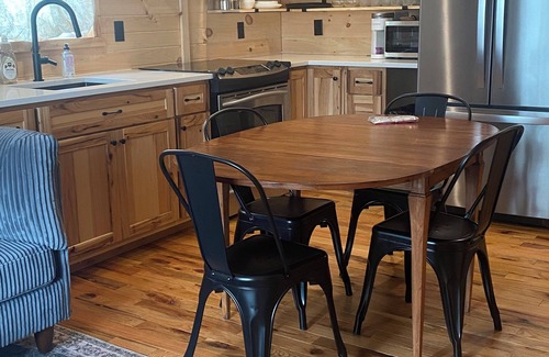 Amery Cabin | Eleanor - 2 bdr Cabin unit on River w/SUPS, Kayaks, & paddle boat. Pet friendly!