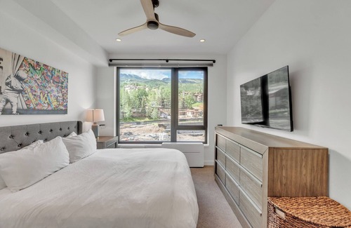 Snowmass Village Cabin | ELECTRIC PASS LODGE UNIT 405 IN SNOWMASS, COLORADO. SKI IN SKI OUT