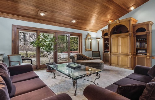 West Bloomfield House | Elegant home with Pine Lake Access in West Bloomfield, Michigan