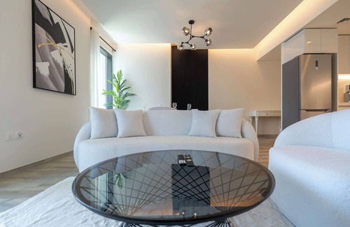 Downtown Dubai Apartment | Elegant 1-Bedroom Apartment for 2, Near to Burj Khalifa
