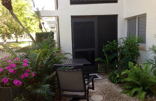 Villas Condo | Elegant 1 Bedroom Ft. Myers Condo w/swimming pool (long term rents available)
