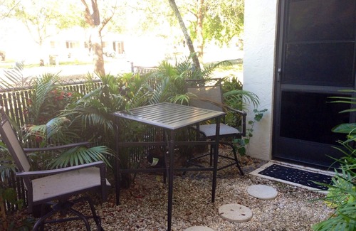 Villas Condo | Elegant 1 Bedroom Ft. Myers Condo w/swimming pool (long term rents available)