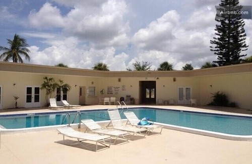 Villas Condo | Elegant 1 Bedroom Ft. Myers Condo w/swimming pool (long term rents available)