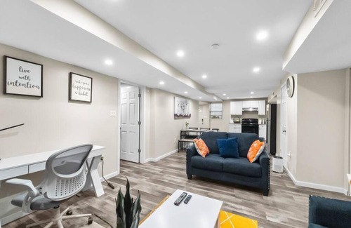Silver Spring Apartment | Elegant 1-BR Apartment