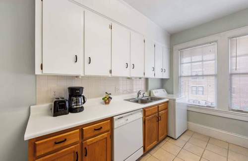 Charlotte Condo | Elegant 1BR King Condo | Elizabeth-Plaza Midwood