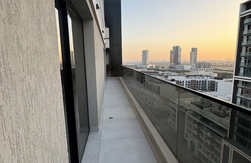 Bur Dubai Apartment | Elegant 2-Bedroom, 2-Bath Luxury Apartment in the Heart of Je VC