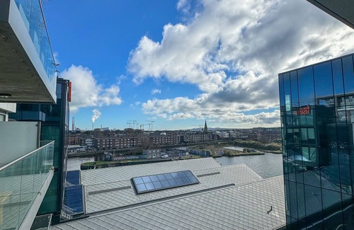 North Wall Apartment | Elegant 2 Bedroom Apartment in Grand Canal