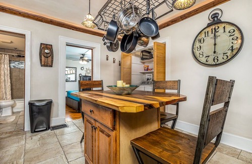 Dubuque Apartment | Elegant 2 BR With Stunning Kitchen Prime Location!