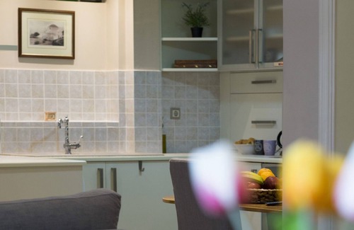 Agia Paraskevi Apartment | Elegant 2BR Apartment close to metro