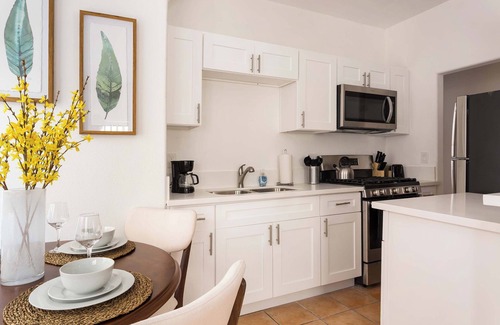 Golden Hill Apartment | Elegant 2BR Apt | Sleeps 6, Parking + AC