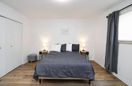Manhattan Apartment | Elegant 2BR Escape in Manhattan with WiFi & Parking