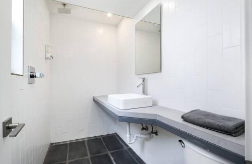 Manhattan Apartment | Elegant 2BR Escape in Manhattan with WiFi & Parking