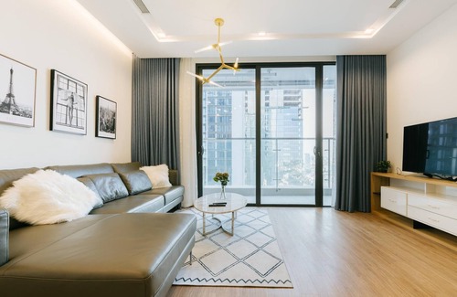 Ngoc Khanh Apartment | Elegant 2BR Metropolis – Fully Equipped, Great Location!