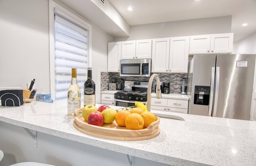 West Bronx Apartment | Elegant 2BR Modern Oasis Brand-New Build, Luxe Touches & Lightning-Fast WiFi, AC