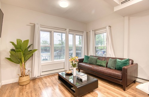 West Bronx Apartment | Elegant 2BR Modern Oasis Brand-New Build, Luxe Touches & Lightning-Fast WiFi, AC