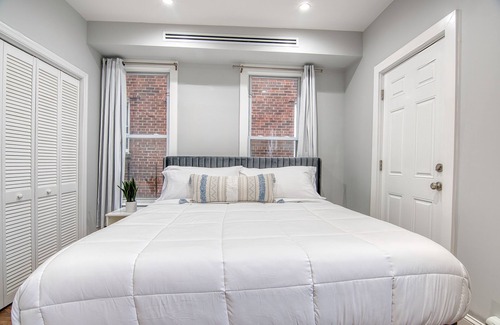 West Bronx Apartment | Elegant 2BR Modern Oasis Brand-New Build, Luxe Touches & Lightning-Fast WiFi, AC