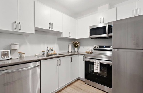 Niagara Falls Apartment | Elegant 2BR Suite | 7 Mins to Falls | Sleeps 4!