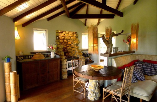 Marau House | Elegant 2nd floor house ocean front, secluded beach and fresh water lake