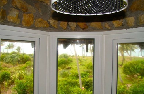 Marau House | Elegant 2nd floor house ocean front, secluded beach and fresh water lake