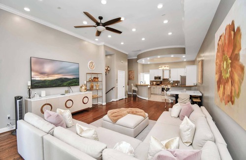 South Central Houston House | Elegant 3-Bed Houston Home Near Stadiums