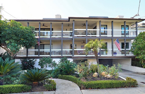 Coronado Condo | Elegant 3 bedroom/2.5 bath condo 1 blk from Hotel del Coronado