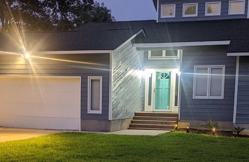 Havelock House | Elegant 3 bedroom home w/pool and deck -- 25 min from the beach!