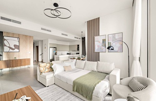 Dubai Apartment | Elegant 3BR Harbour | Stay City Views & Pool Access in Prime Location