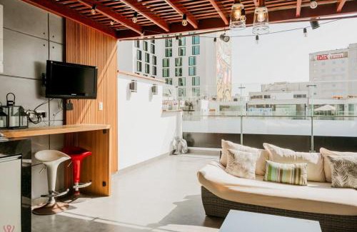 Armendariz Apartment | Elegant 3BR Balcony Oasis in Miraflores