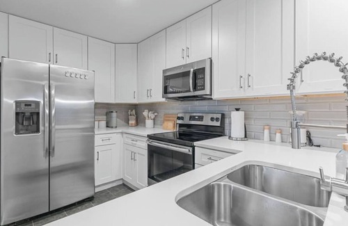 Soulard Apartment | Elegant 3BR Designer Retreat near Soulard & Lafayette Square in St. Louis