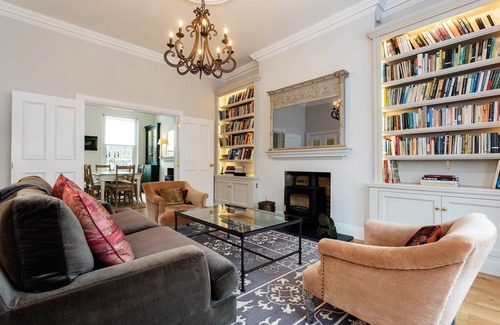 Bedford House | Elegant 3BR home with garden in Balham, 15 minutes from London Bridge, by Veeve