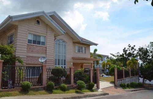 Talisay Bed & Breakfast | Elegant 3BR Private Home in Vista Grande
