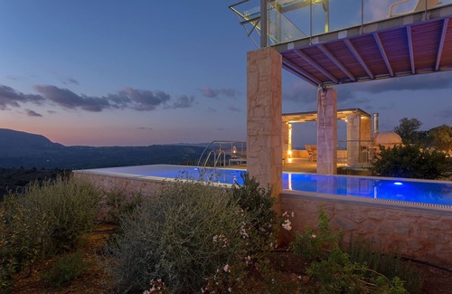Apokoronas Villa | Elegant 4 bedroom villa very close to the sea with amazing sea views