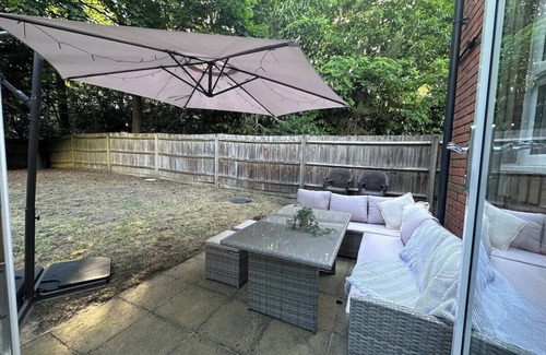 Runnymede Apartment | Elegant 5 bed 4.5 bath gated community home with conservatory