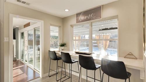 Farmers Branch Villa | Elegant 5BR 2,5BA Holiday Home with Pool, Jacuzzi, BBQ, and Cinema Room