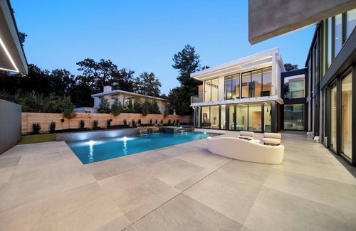 North Buckhead House | Elegant 6-Bedroom Residence in Scenic Atlanta